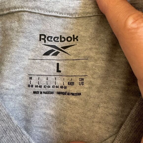Reebok Women's Logo T-shirt - Size Large - Picture 4 of 7